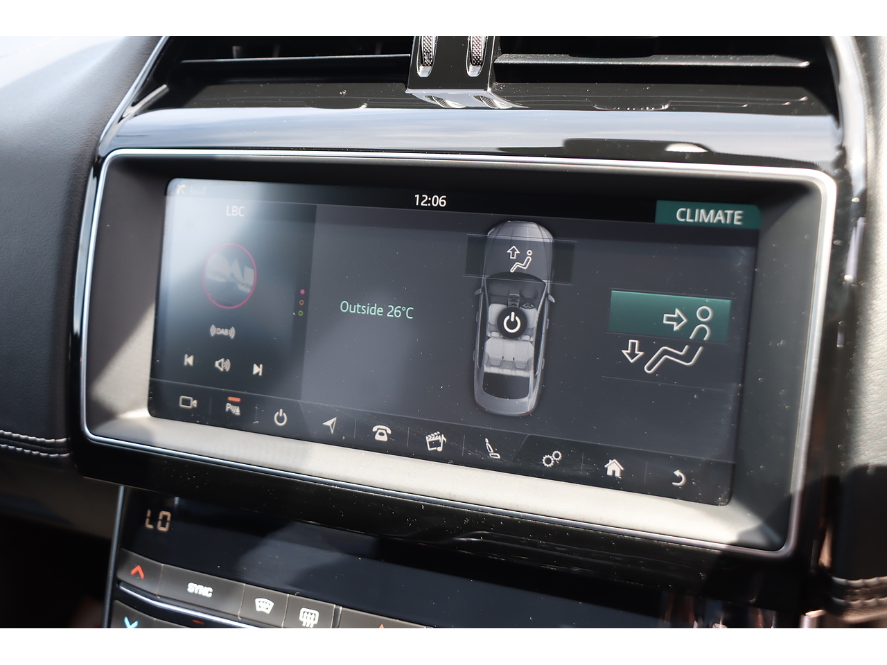 Jaguar Xe I R Sport - Image 14