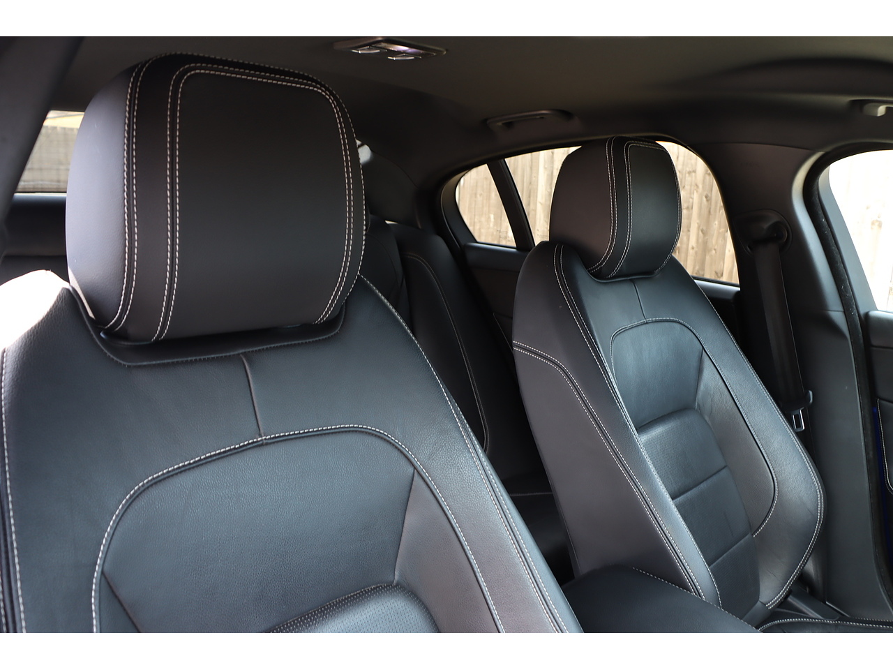 Jaguar Xe I R Sport - Image 20