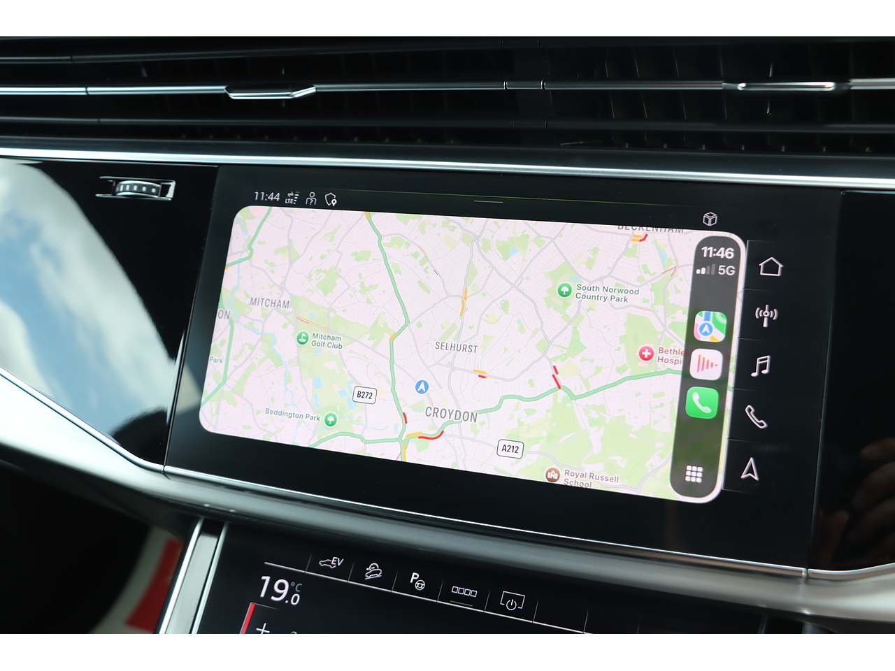Audi Q8 Tfsie V6 S Line - Image 10