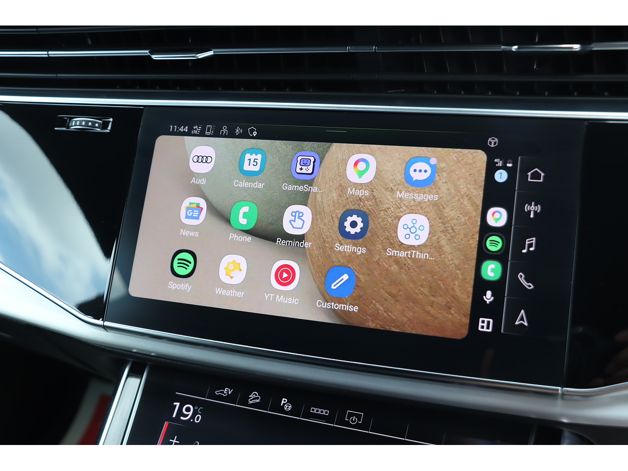 Audi Q8 Tfsie V6 S Line - Image 11