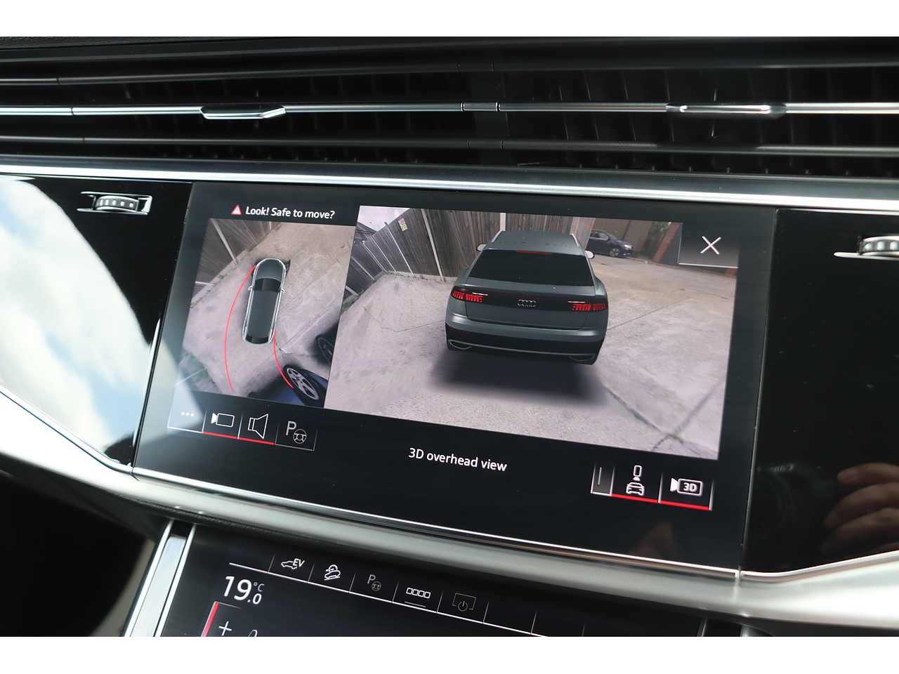 Audi Q8 Tfsie V6 S Line - Image 13