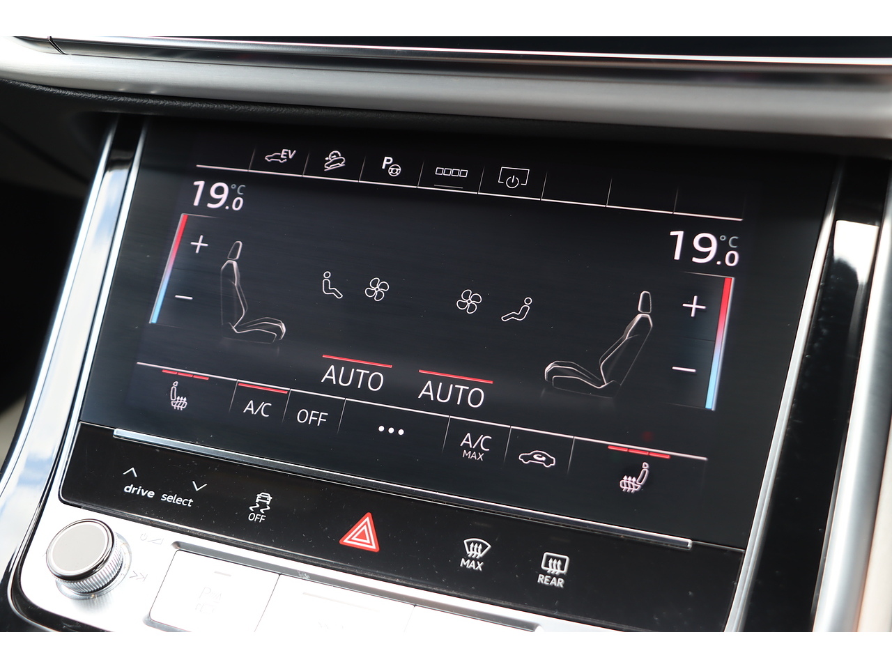 Audi Q8 Tfsie V6 S Line - Image 14