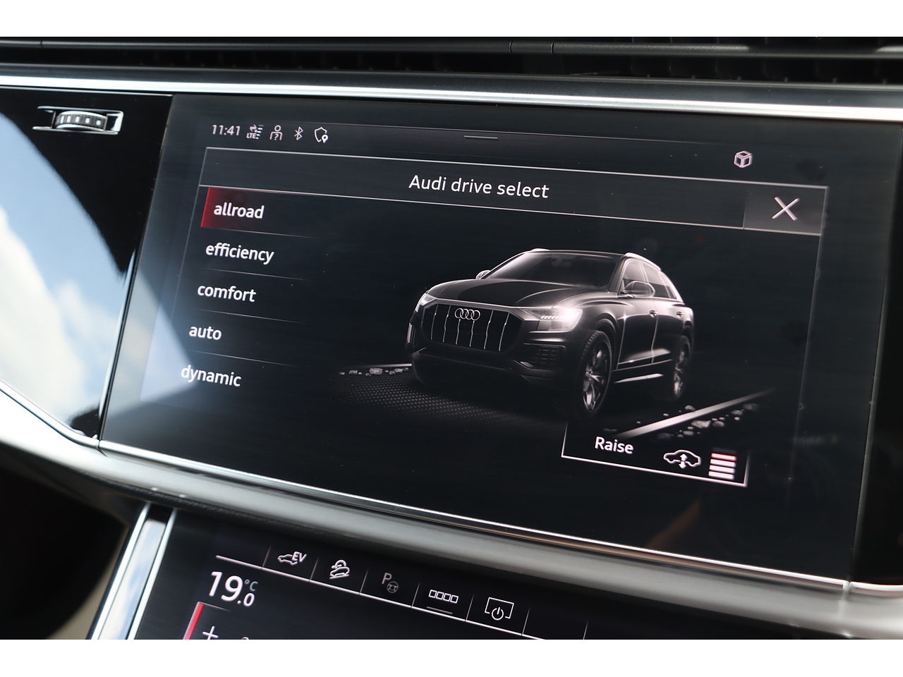 Audi Q8 Tfsie V6 S Line - Image 17