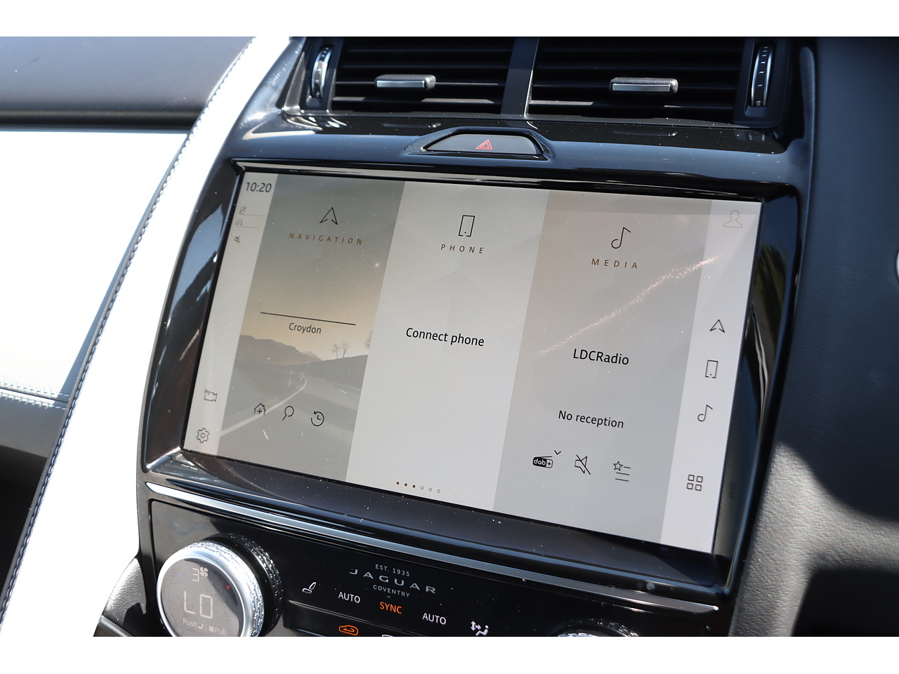 Jaguar E Pace P300E R Dynamic Hse - Image 10