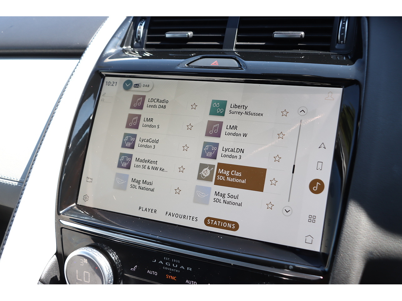 Jaguar E Pace P300E R Dynamic Hse - Image 11