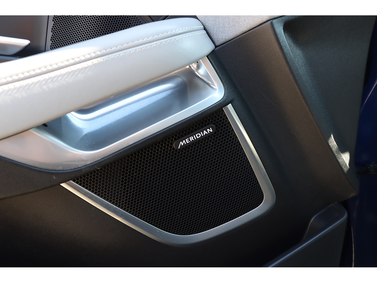 Jaguar E Pace P300E R Dynamic Hse - Image 15