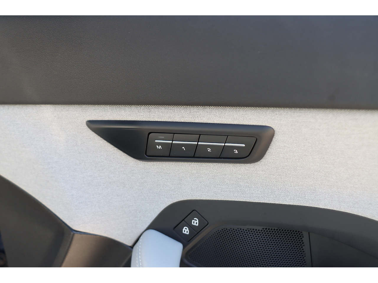 Jaguar E Pace P300E R Dynamic Hse - Image 16