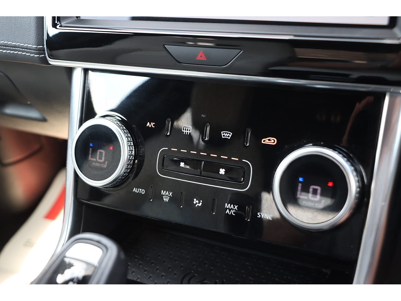 Jaguar Xe P250I R Dynamic Black - Image 12