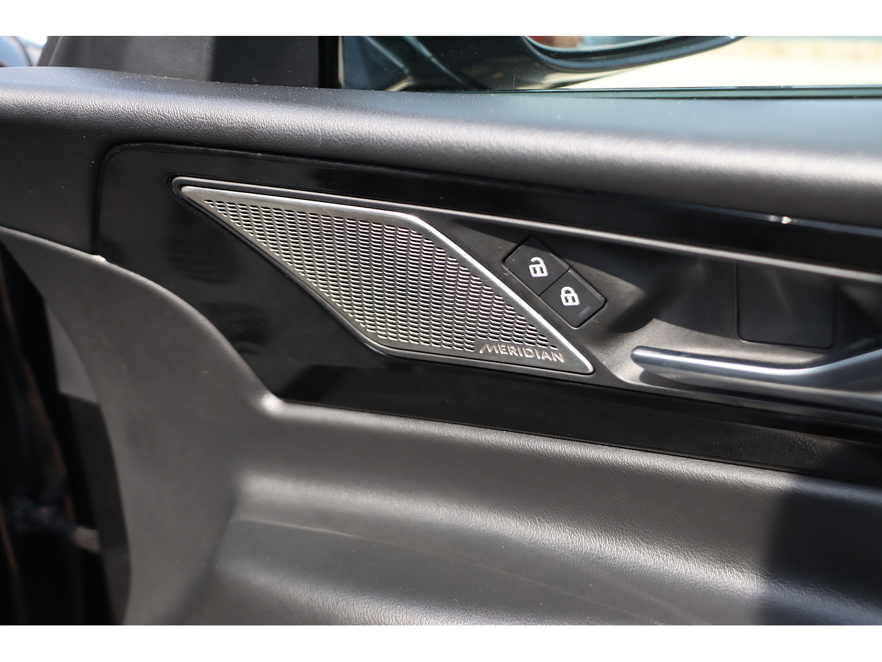 Jaguar Xe P250I R Dynamic Black - Image 13