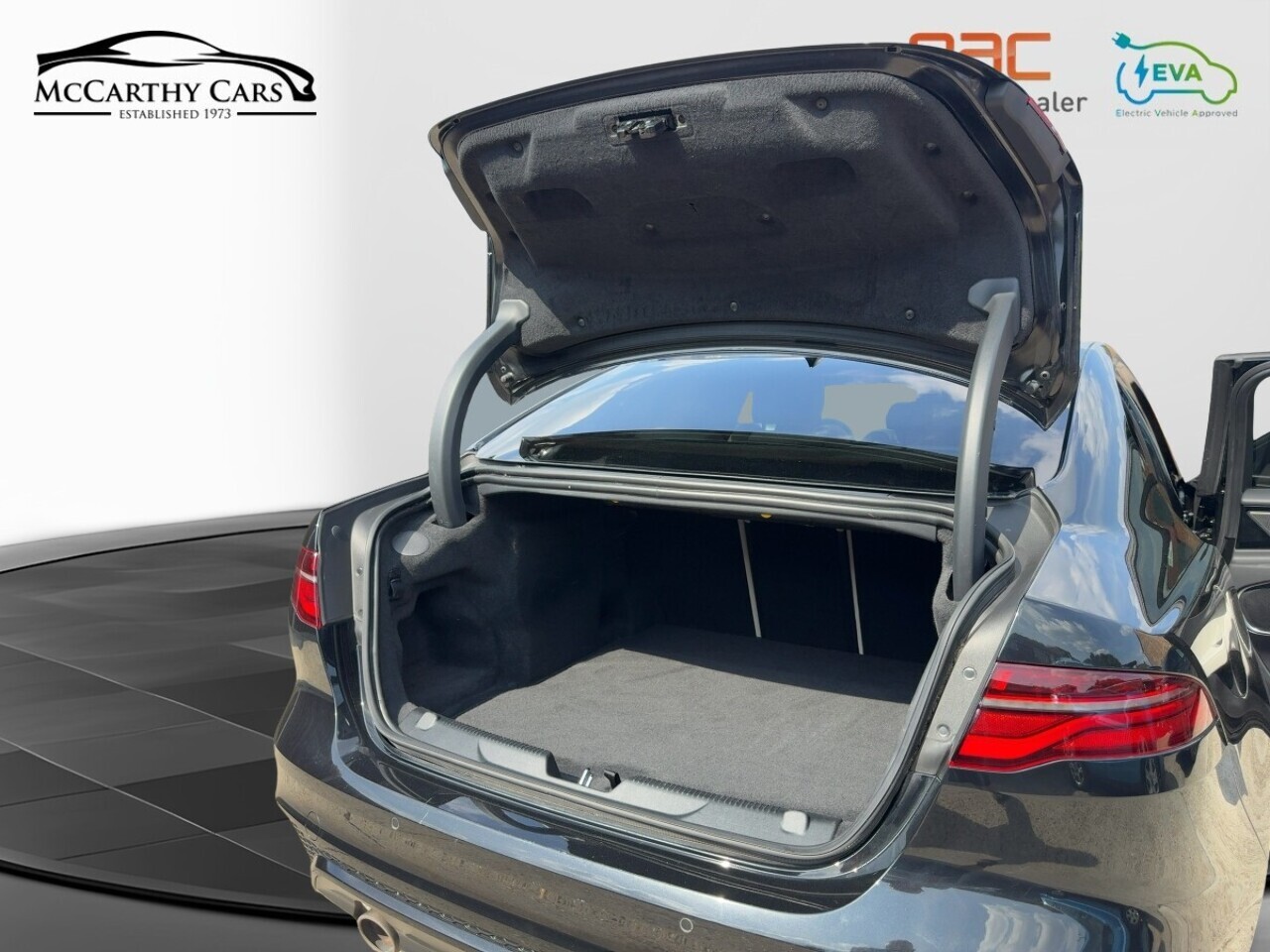 Jaguar Xe P250I R Dynamic Black - Image 15