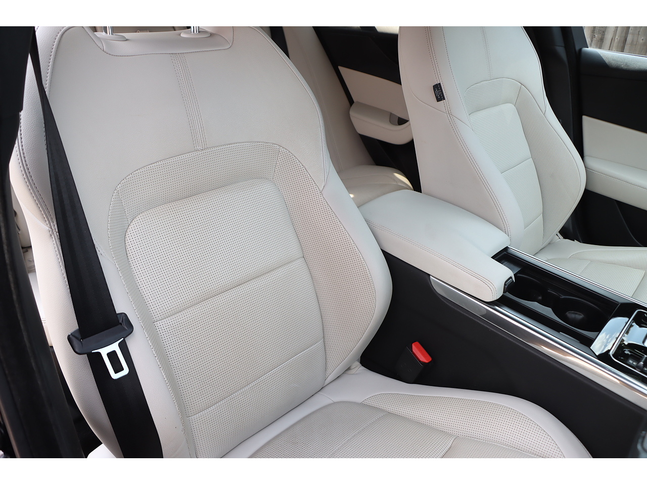Jaguar Xe P250I R Dynamic Black - Image 20