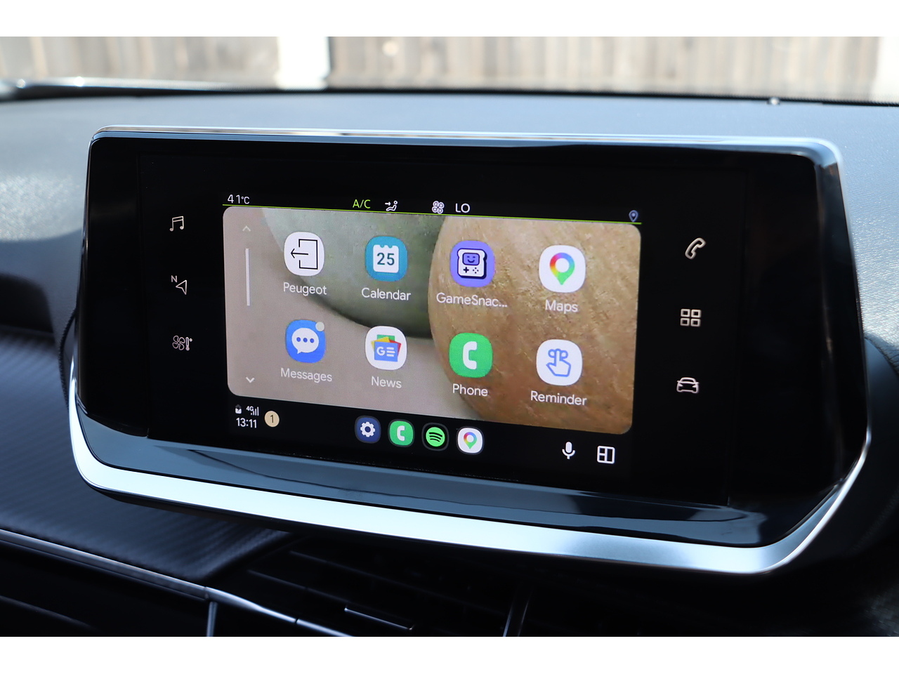 Peugeot 2008 Puretech Allure Premium - Image 8