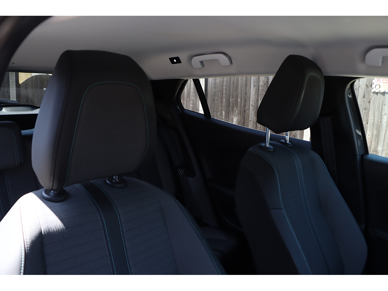 Peugeot 2008 Puretech Allure Premium - Image 18