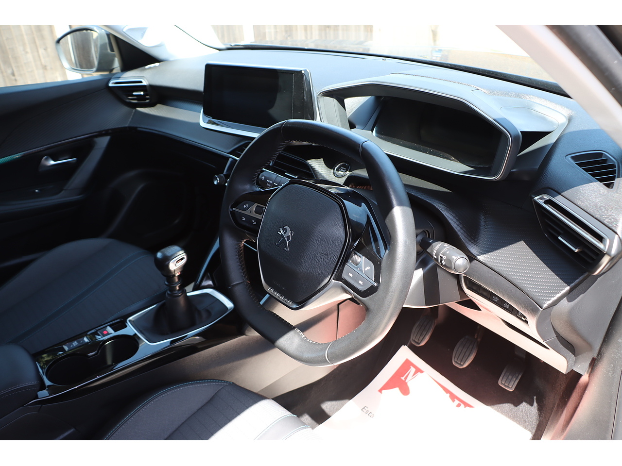 Peugeot 2008 Puretech Allure Premium - Image 20