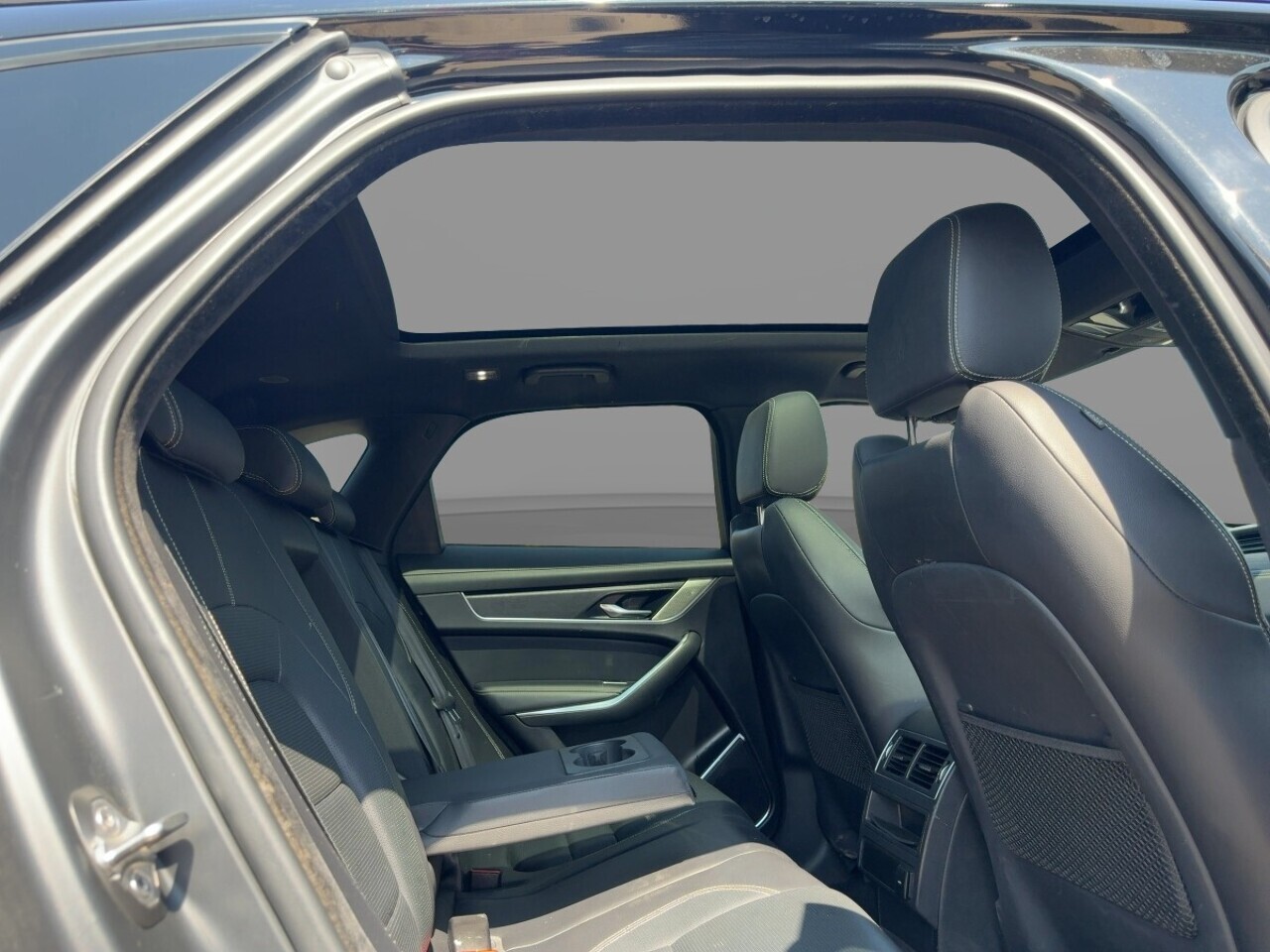 Jaguar F Pace P400E R Dynamic Black - Image 2