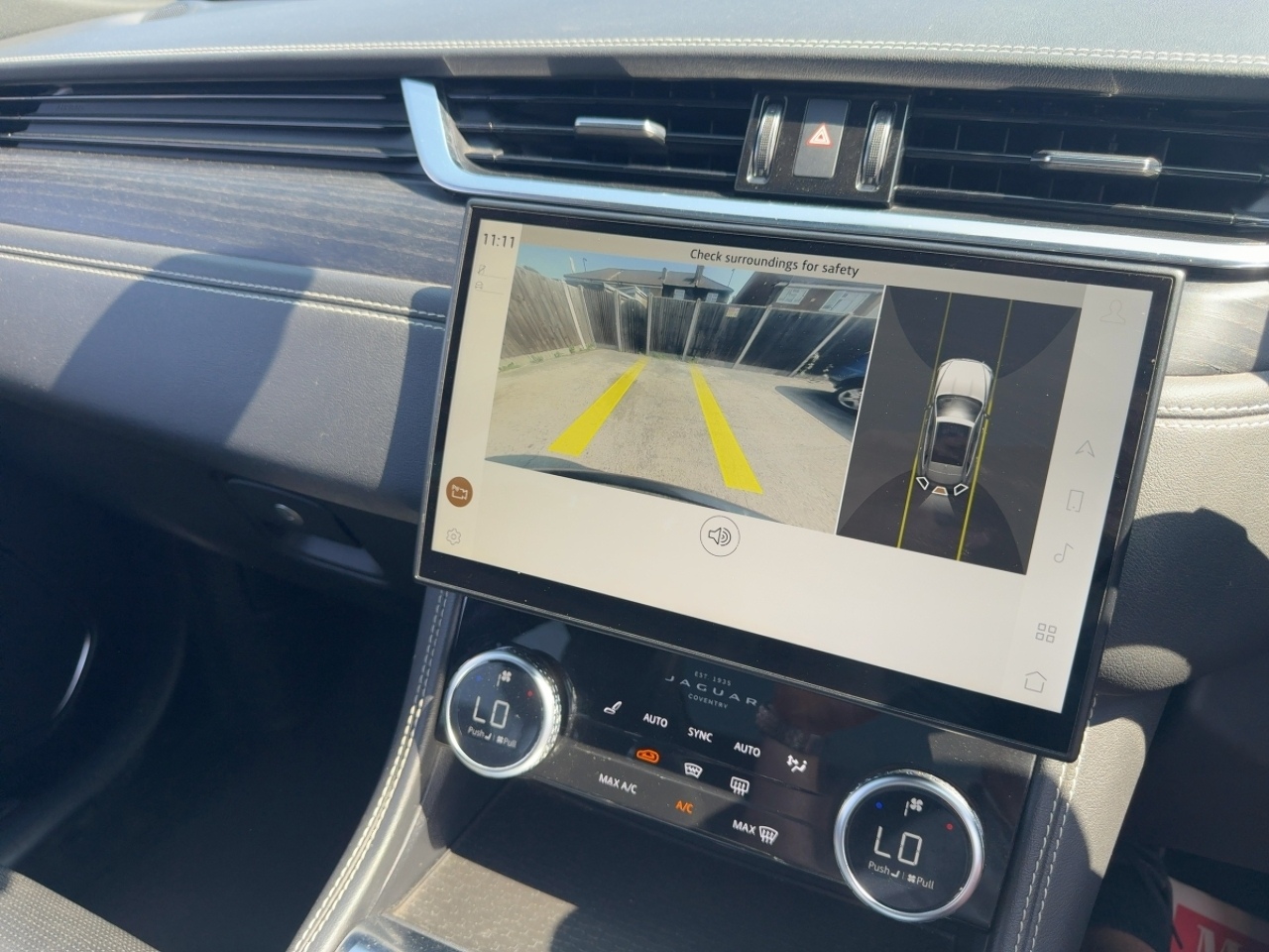 Jaguar F Pace P400E R Dynamic Black - Image 11