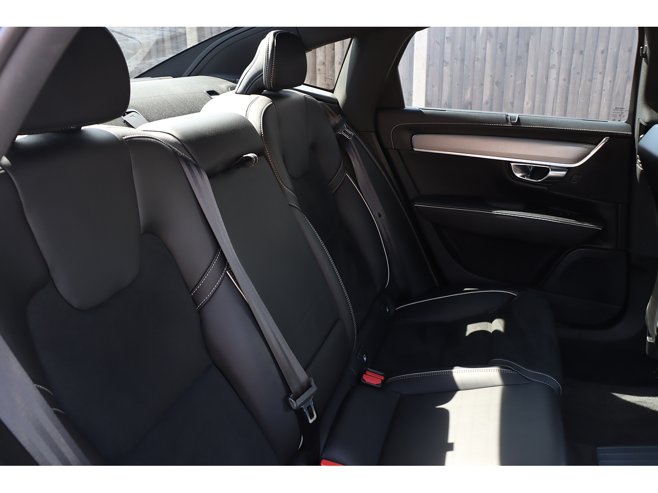 Volvo S90 H T8 R Design - Image 20