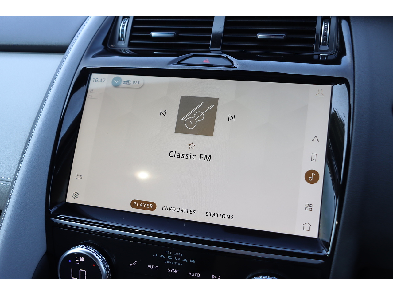 Jaguar E Pace P300E R Dynamic Black - Image 15