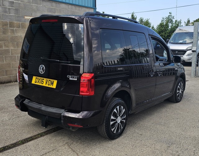 Volkswagen Caddy Life - Image 12