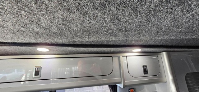 Volkswagen Transporter - Image 17