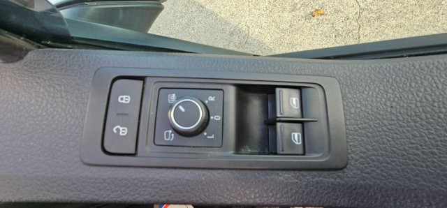 Volkswagen Transporter - Image 19