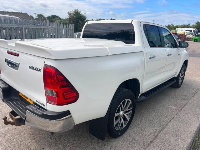 Toyota Hilux - Image 10
