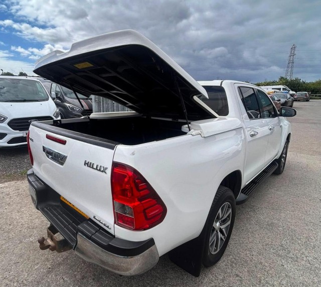 Toyota Hilux - Image 11