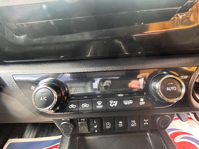 Toyota Hilux - Image 13