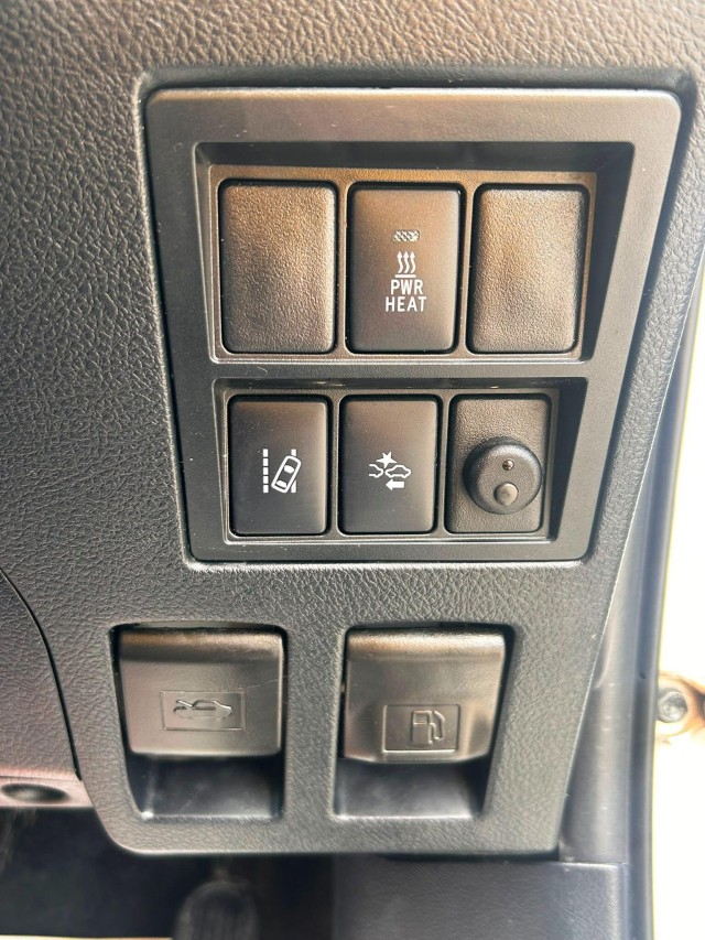 Toyota Hilux - Image 16