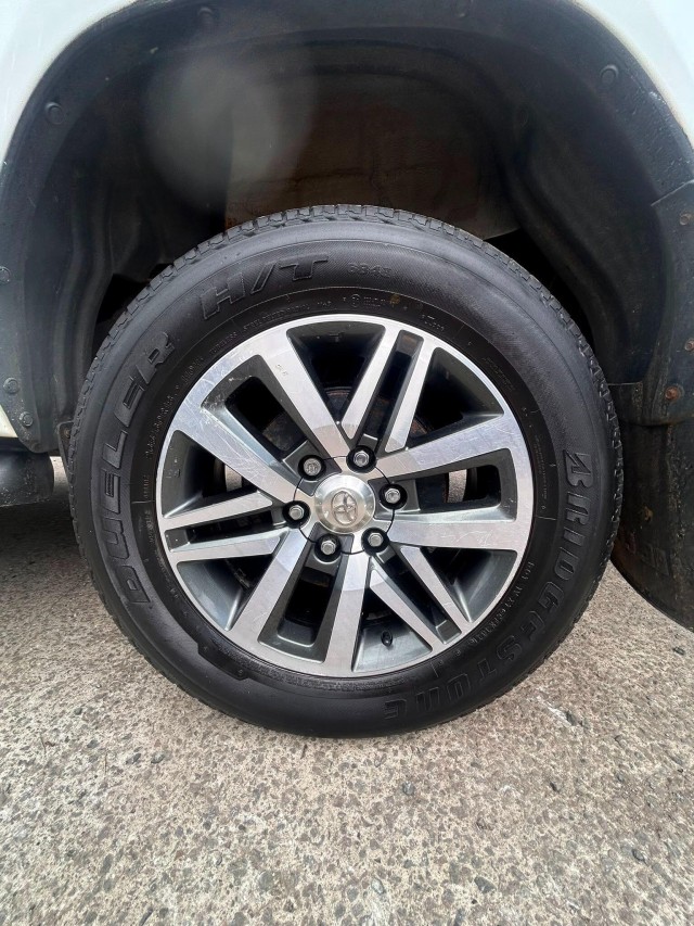 Toyota Hilux - Image 19
