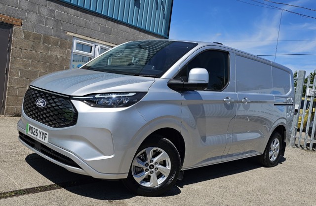 Ford E-Transit Custom - Image 8