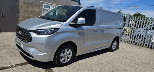 Ford E-Transit Custom - Image 9