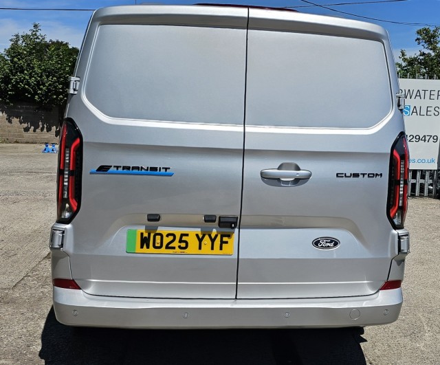 Ford E-Transit Custom - Image 12