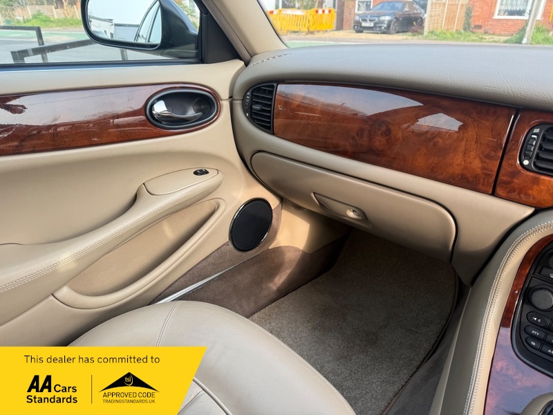 Jaguar Xj Xj8 | Staverton - Image 15