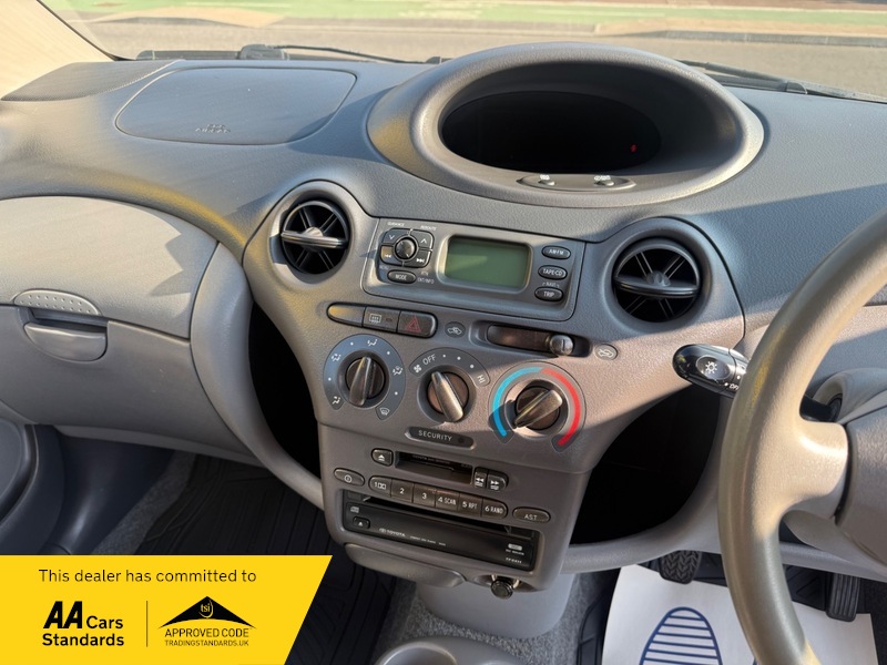 Toyota Yaris | Staverton Cars - Image 13