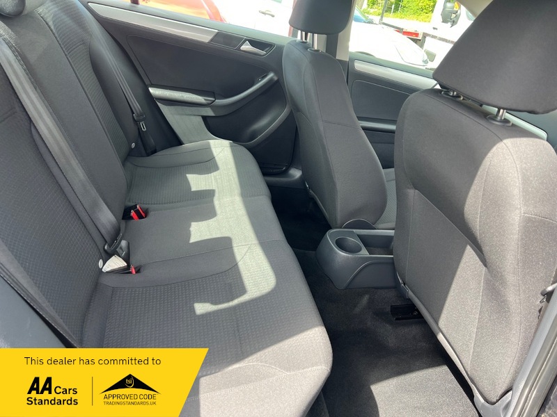 Volkswagen Jetta S Tsi Bluemotion - Image 18