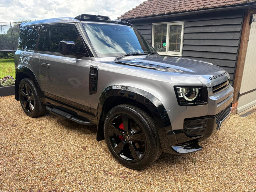 Land Rover Defender 90 3.0 SE Hardtop - Image 2