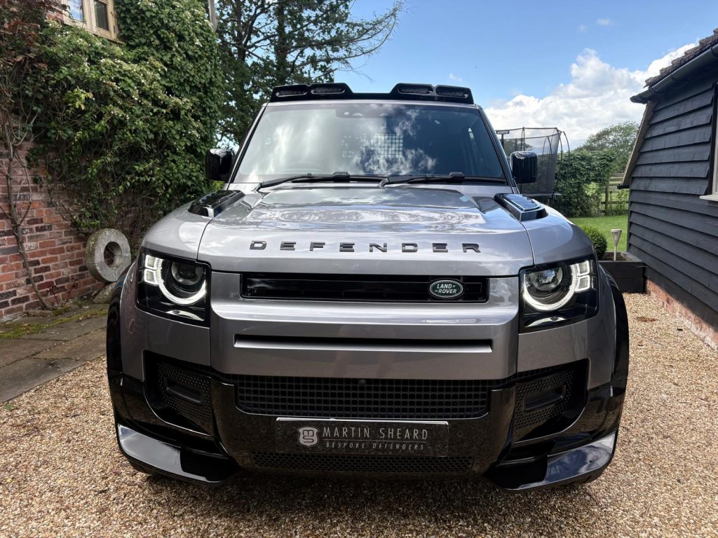 Land Rover Defender 90 3.0 SE Hardtop - Image 3