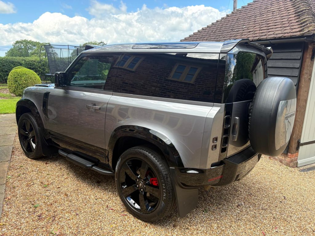 Land Rover Defender 90 3.0 SE Hardtop - Image 4