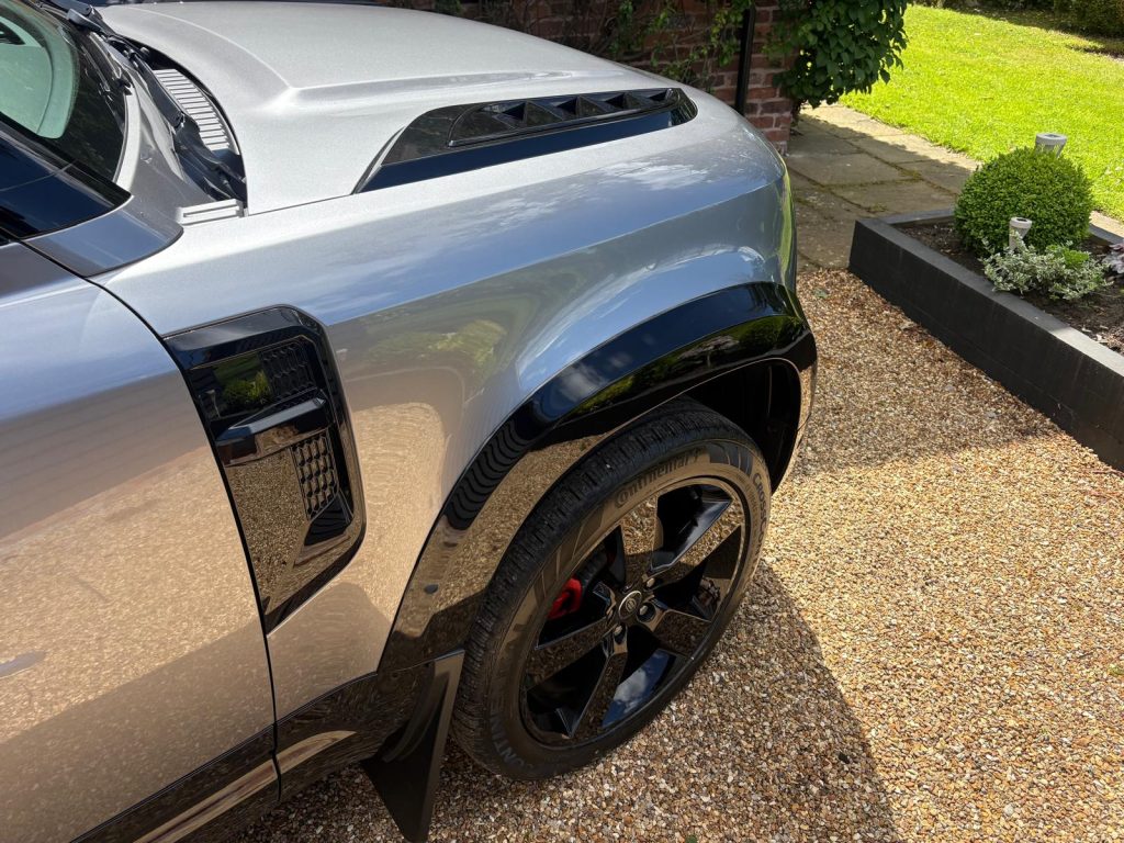 Land Rover Defender 90 3.0 SE Hardtop - Image 5