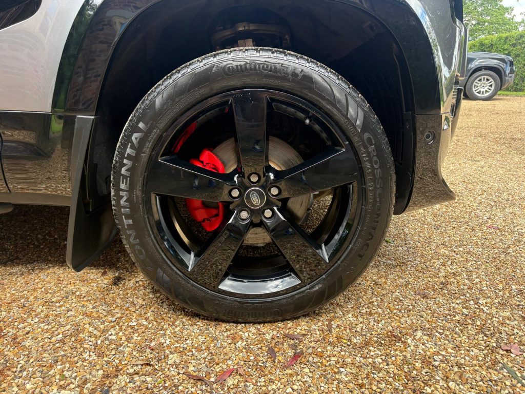 Land Rover Defender 90 3.0 SE Hardtop - Image 7
