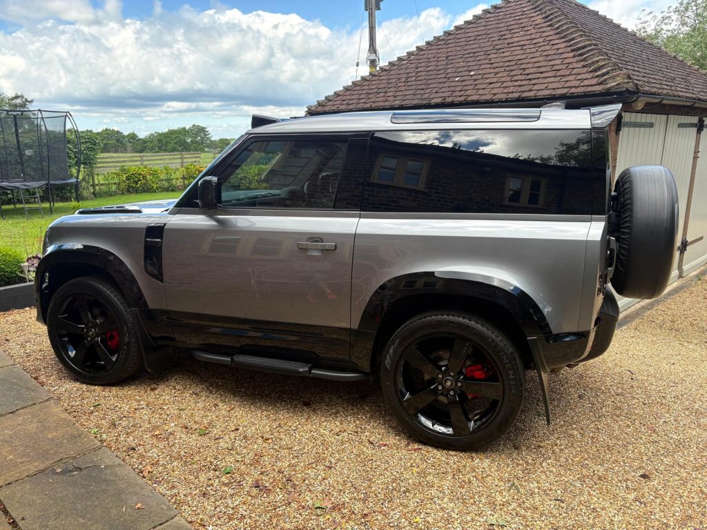 Land Rover Defender 90 3.0 SE Hardtop - Image 17