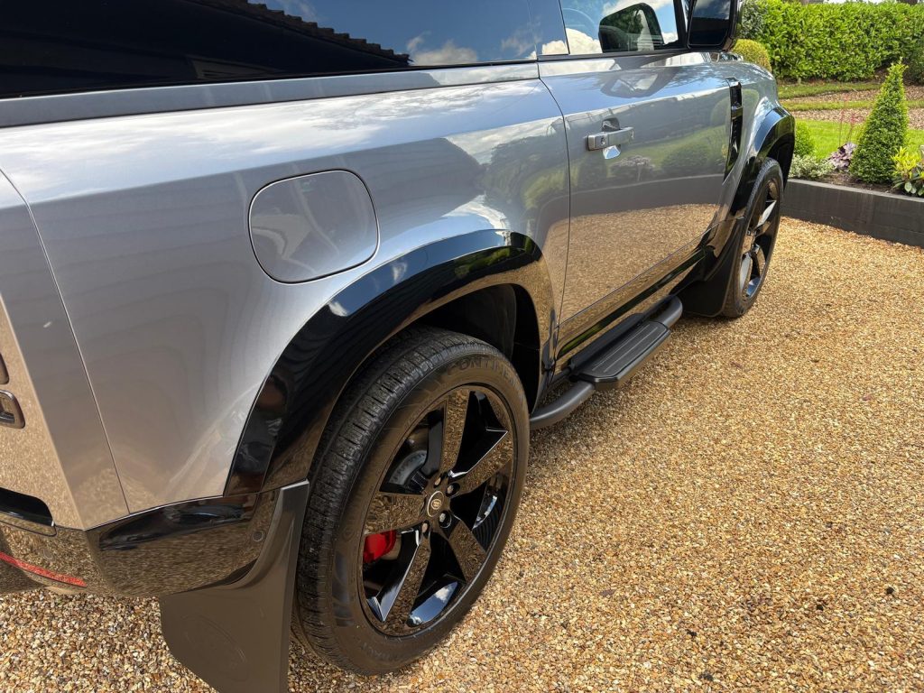 Land Rover Defender 90 3.0 SE Hardtop - Image 18