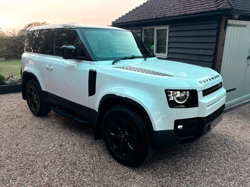 Land Rover Defender 90 D250 SE Hardtop - Image 2