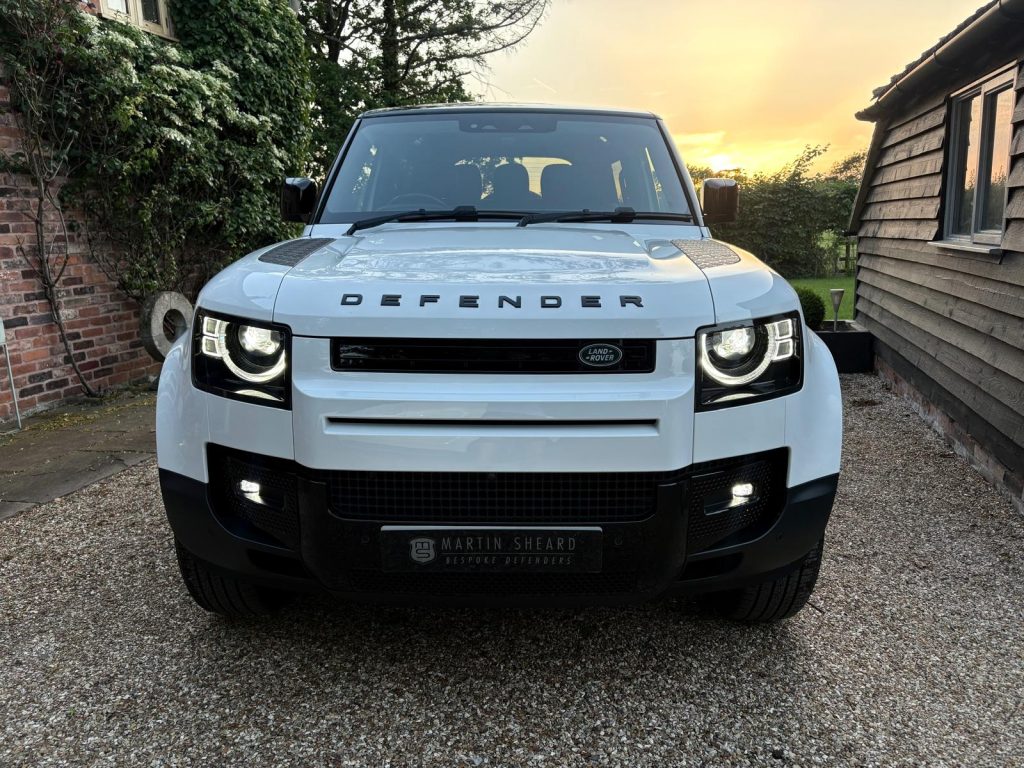 Land Rover Defender 90 D250 SE Hardtop - Image 3