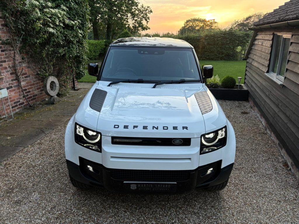Land Rover Defender 90 D250 SE Hardtop - Image 4