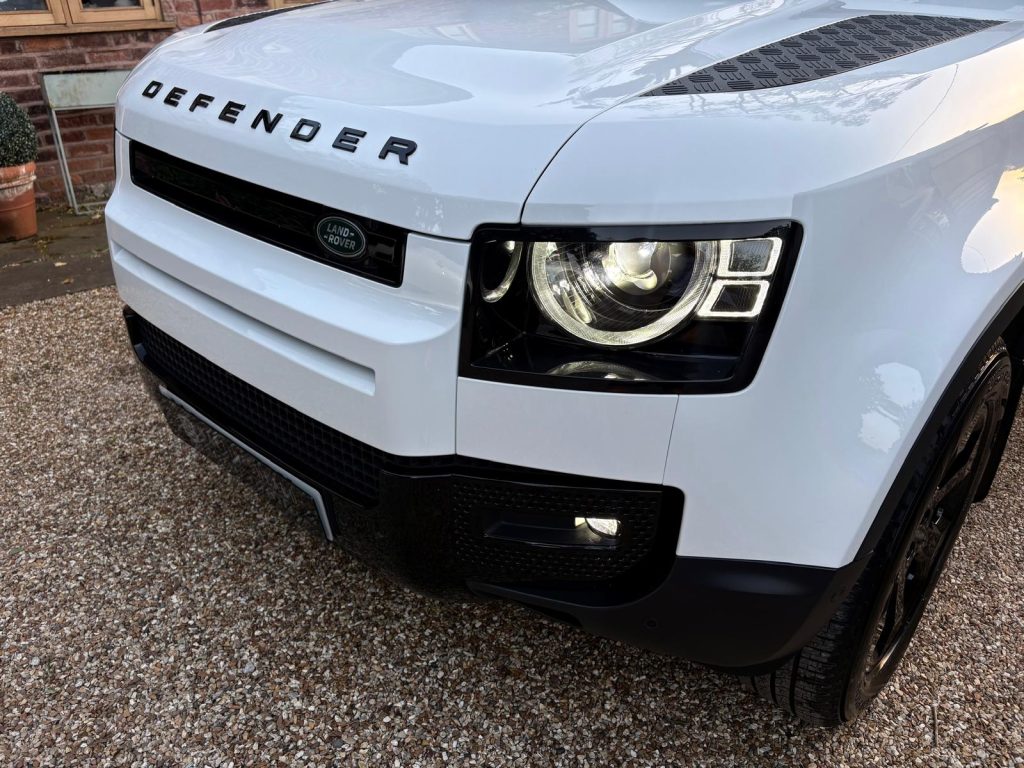 Land Rover Defender 90 D250 SE Hardtop - Image 6