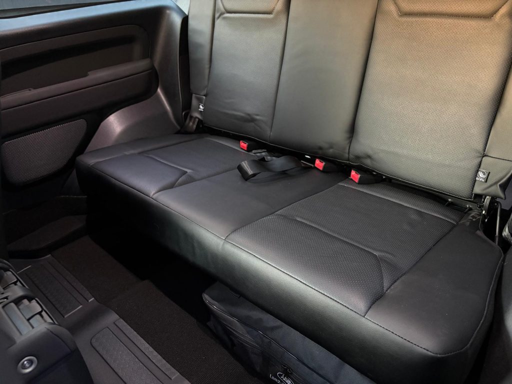Land Rover Defender 90 D250 SE Hardtop - Image 15