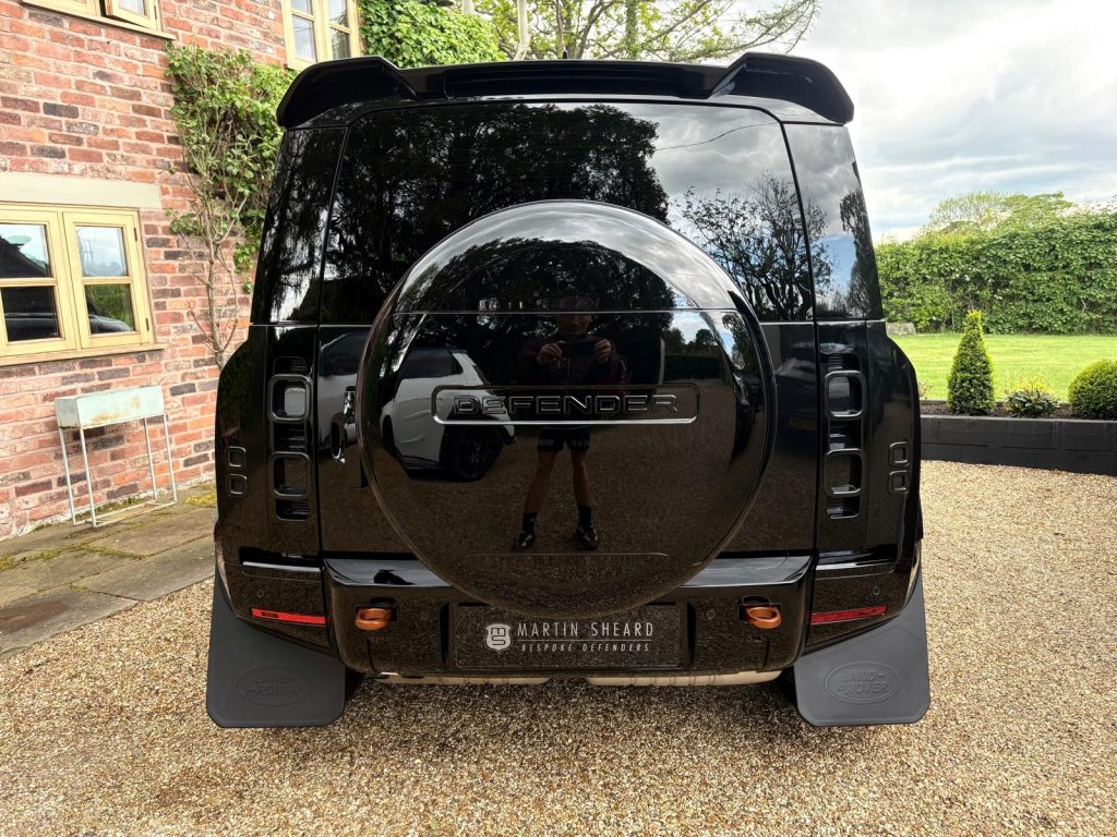 Land Rover Defender 90 3.0 D350 X Dynamic HSE - Image 4