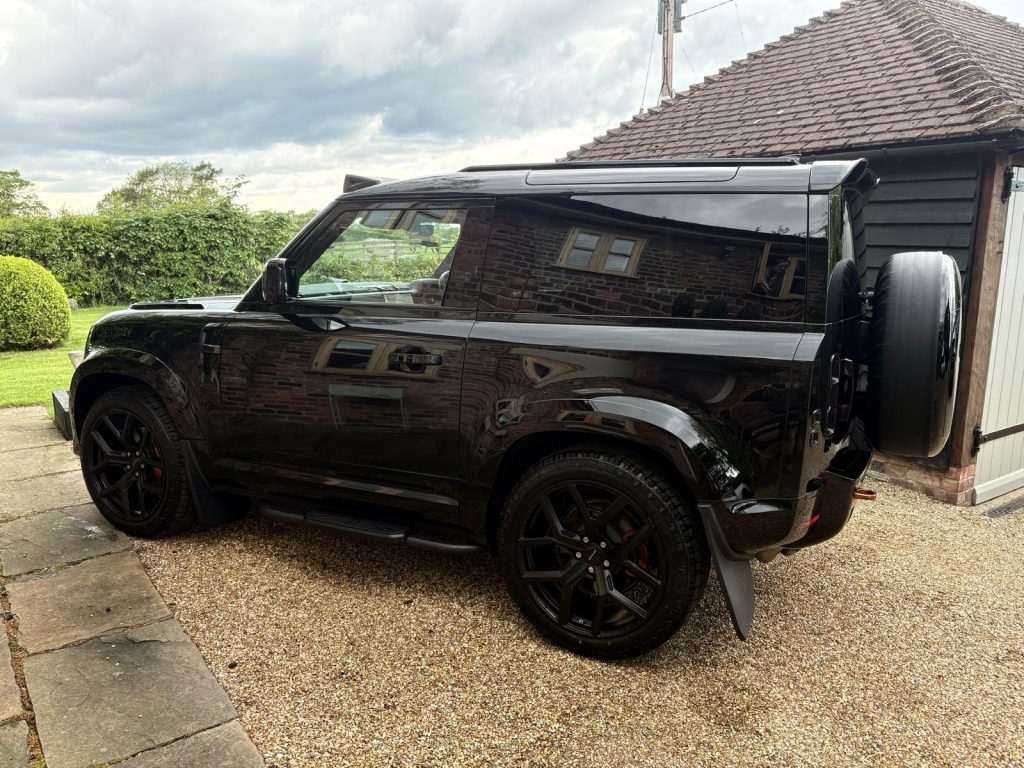 Land Rover Defender 90 3.0 D350 X Dynamic HSE - Image 6